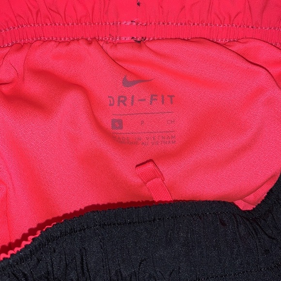 Women nike shorts - Picture 3 of 4